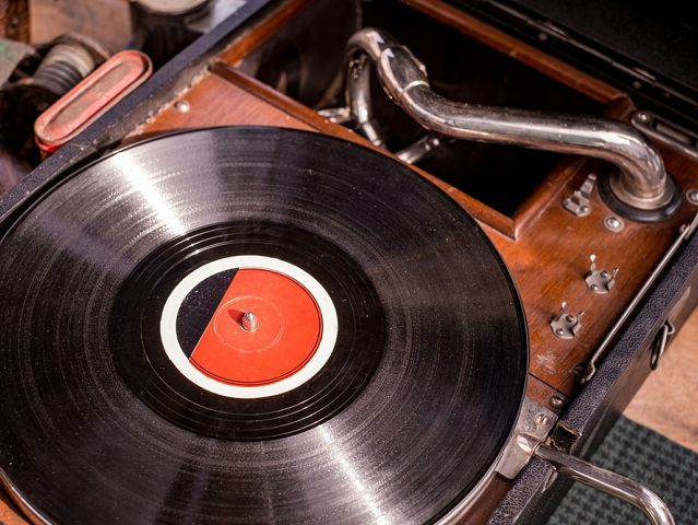 Gramofon z przedwzmacniaczem czy bez – który wybrać?