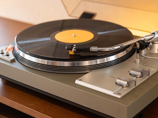 Docisk a stabilność płyty – co słychać w odsłuchu?